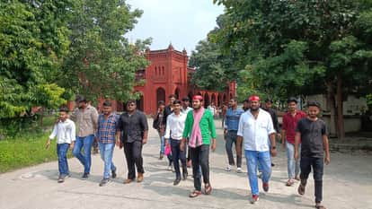 समाजवादी छात्र सभा के कार्यकर्ताओं ने किया विरोध प्रदर्शन।