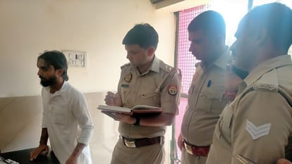 Shamli News: Class 3 student was hit by a bus, overturned and died, Zaid was the youngest and most loved one.