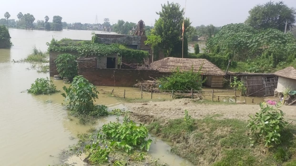 Bihar Flood: Gandak river ring dam broke in Loknathpur of Motihari, dozens of villages in chaos due to flood