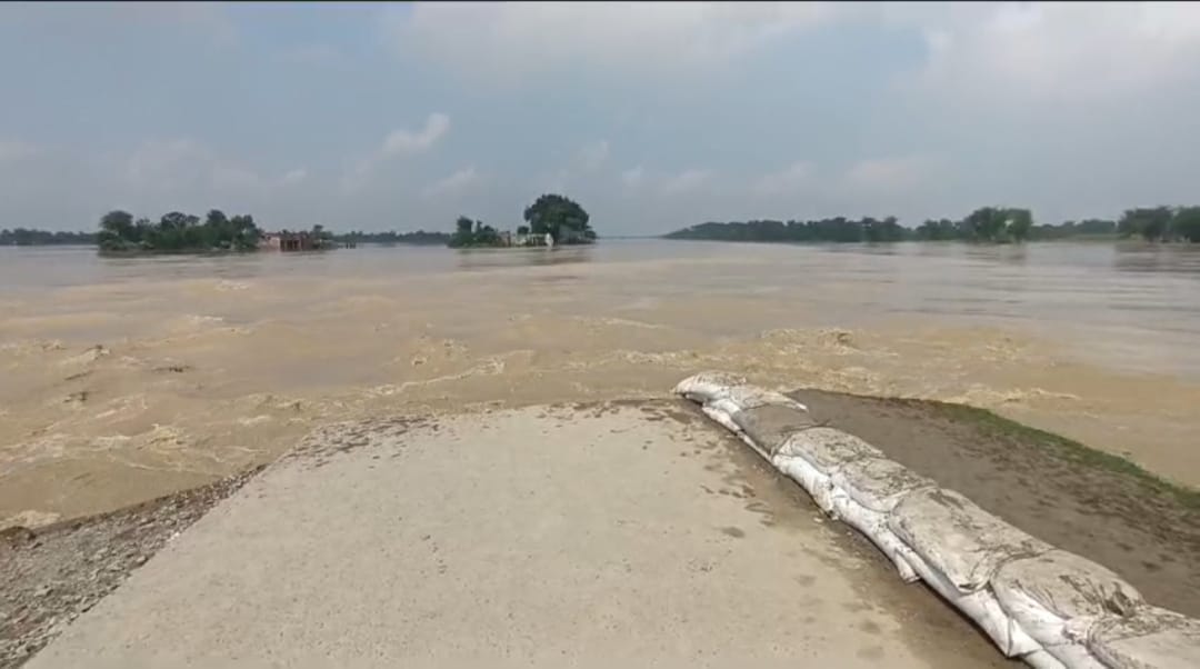 Bihar: Three people including a couple washed away in flood waters in Darbhanga, many villages flooded