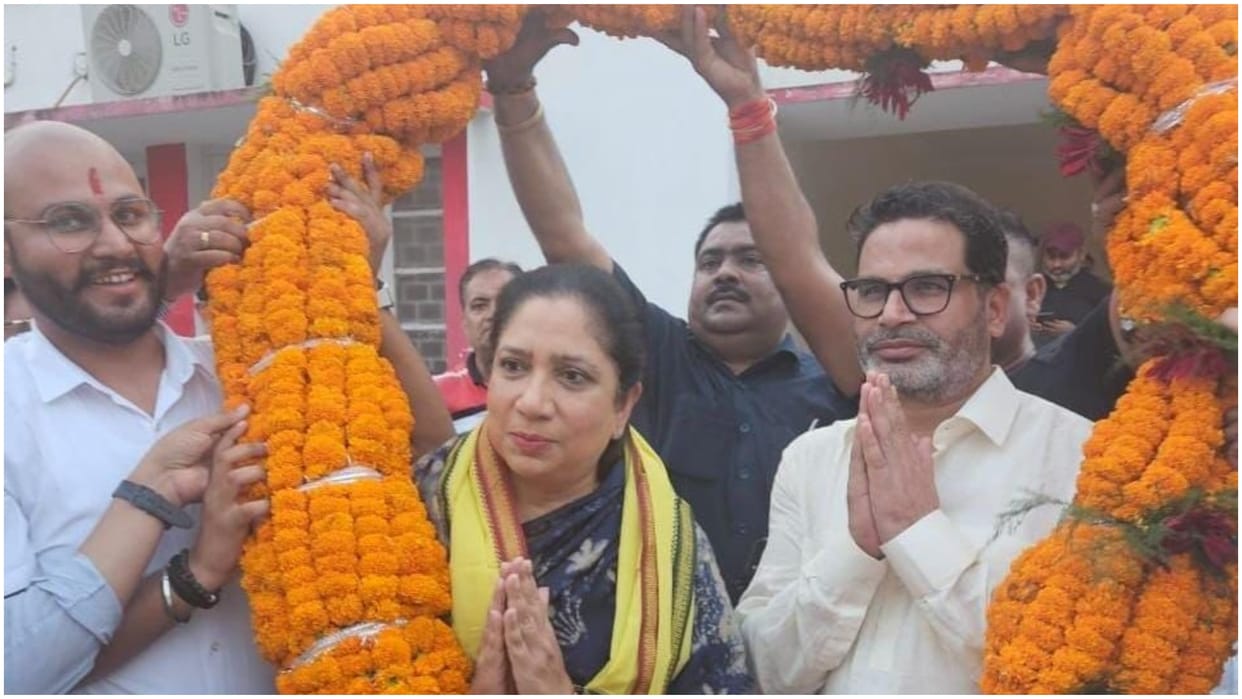 Bihar : Vinita Vijay daughter of former minister Lalit Vijay Singh left LJP R and joined pk Jan Suraj.