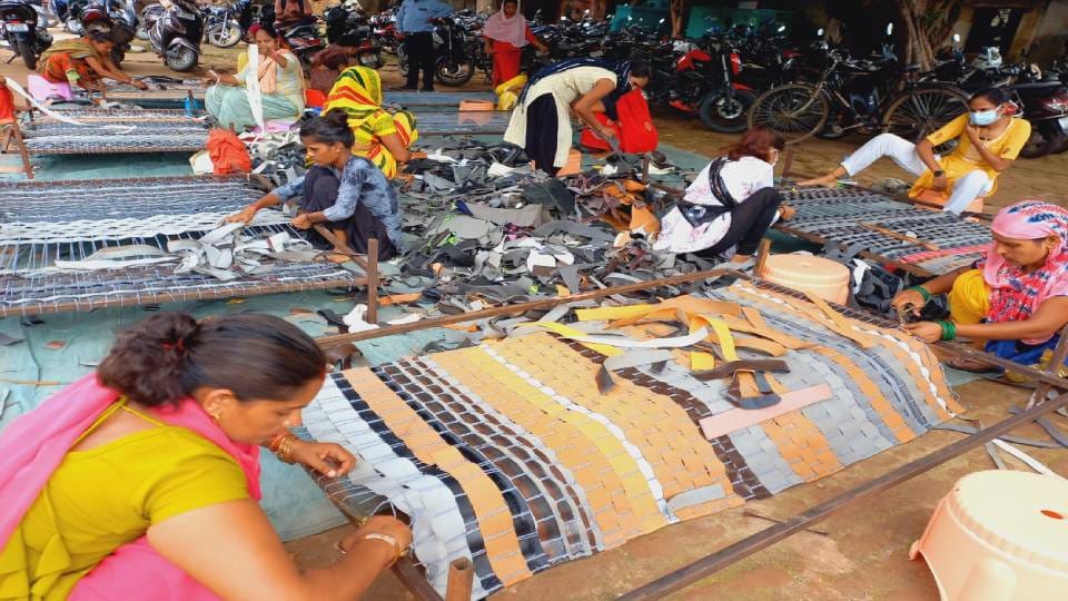 60 women made 155 meter long mat from leather scraps in Agra