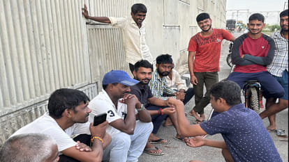 In Gorakhpur, Villagers kept guard all night with torches so that crocodile does not enter the house.