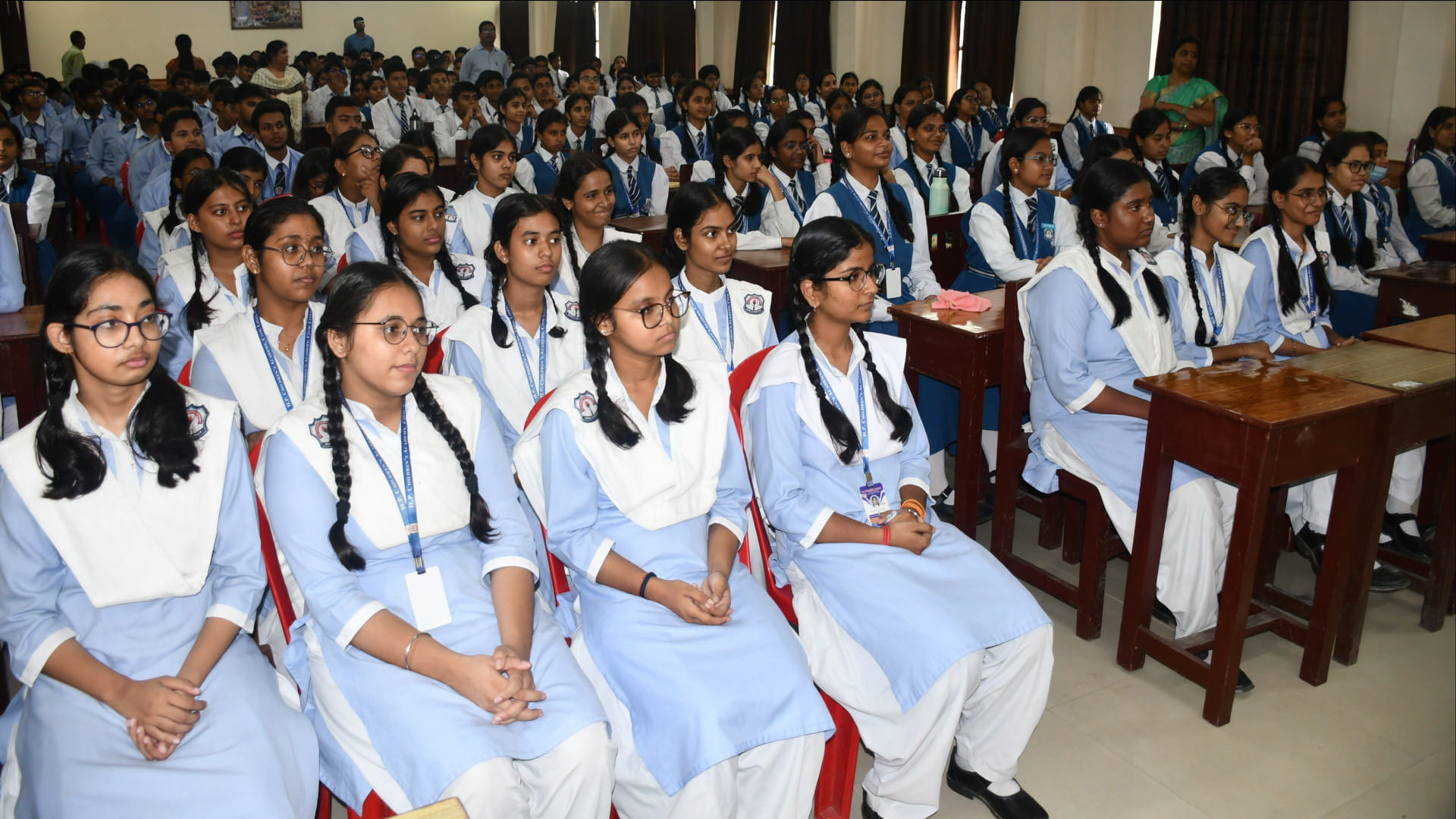 SP Crime gave information to children about crime and police in Gorakhpur Police School.