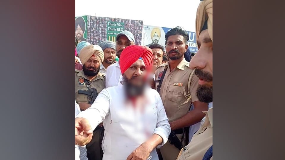 AAP and Congress supporters clash over nomination for Panchayat elections former MLA injured in Firozpur
