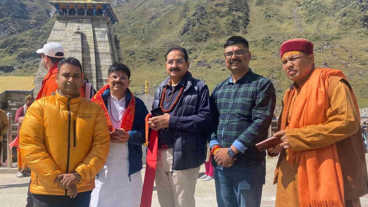 PM Narendra Modi brother Pankaj Modi reached Kedarnath Dham Uttarakhand News in hindi