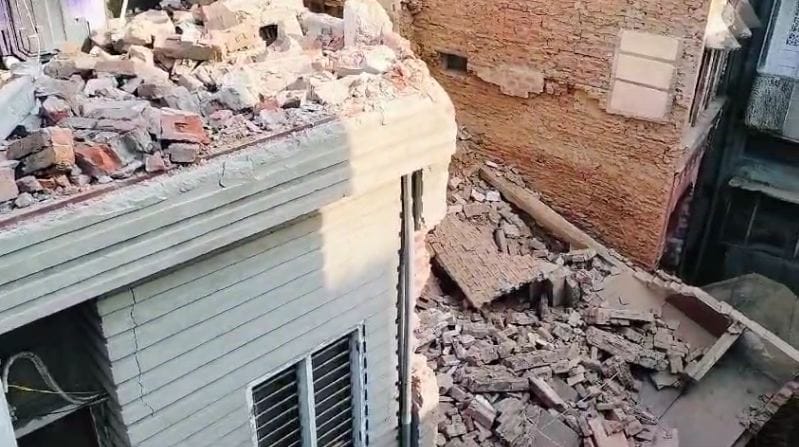 100 year old building collapses in Ludhiana woman and his one and half year child injured