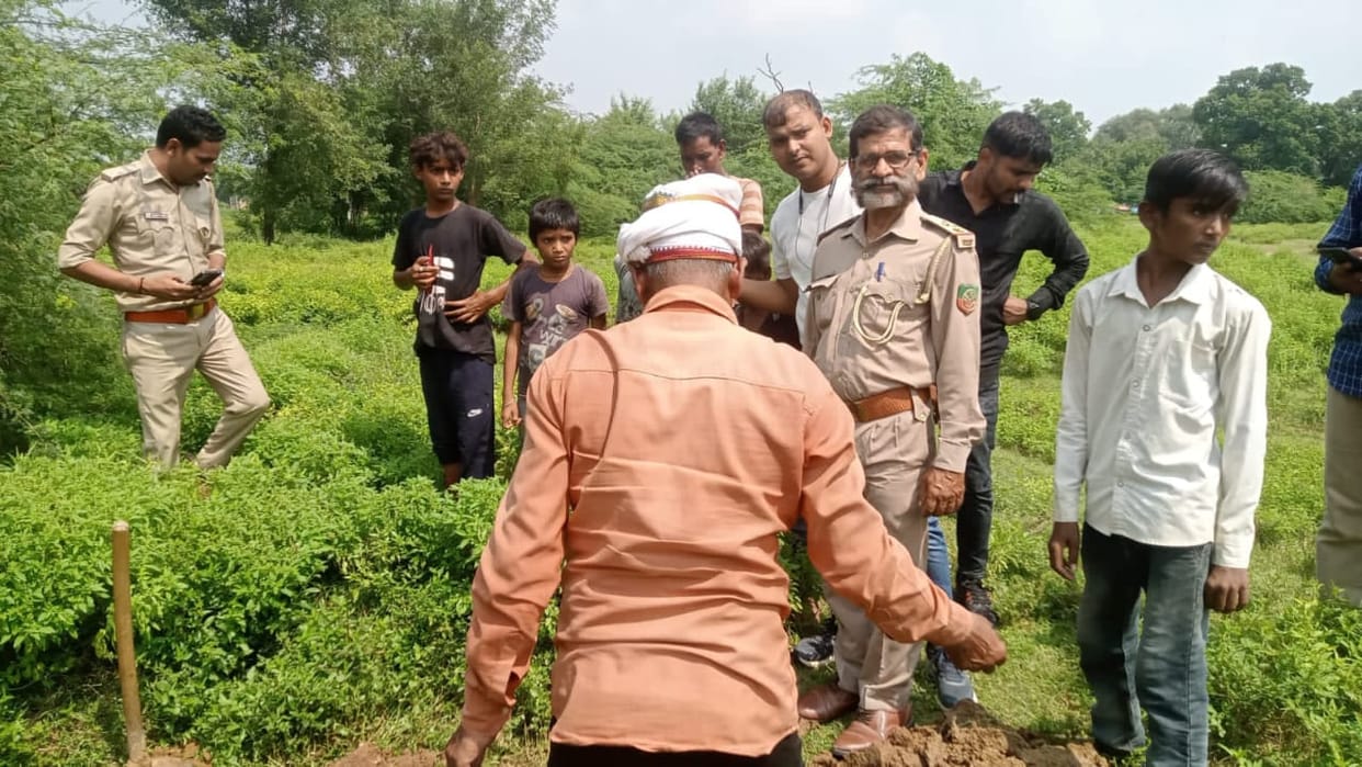 Jackal attack on two people  injured villagers beaten wolf to death in varanasi