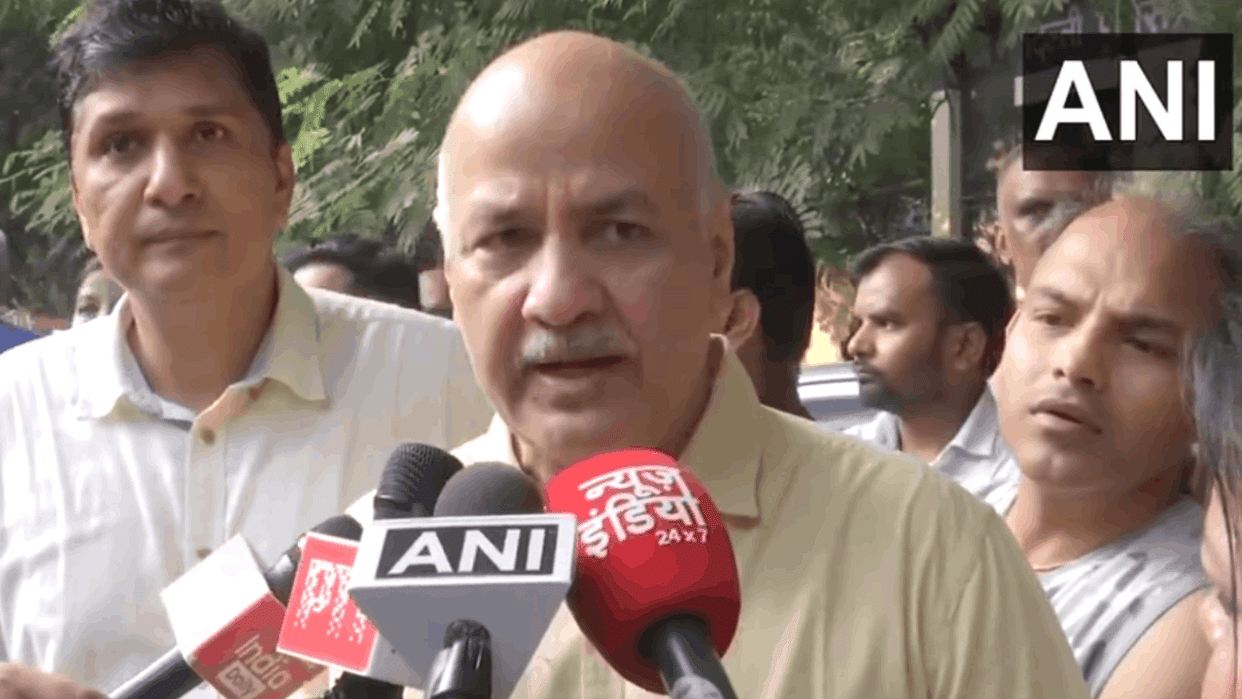 Manish Sisodia says Arvind Kejriwal has pledged to make Delhi pothole free