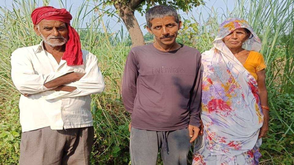 son returned home after 21 year In Mainpuri parents' eyes welled up with tears as they hugged each other