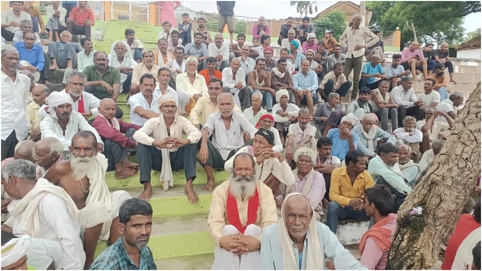 टीकमगढ़ जिले के गांव डूडा में शराबबंदी।