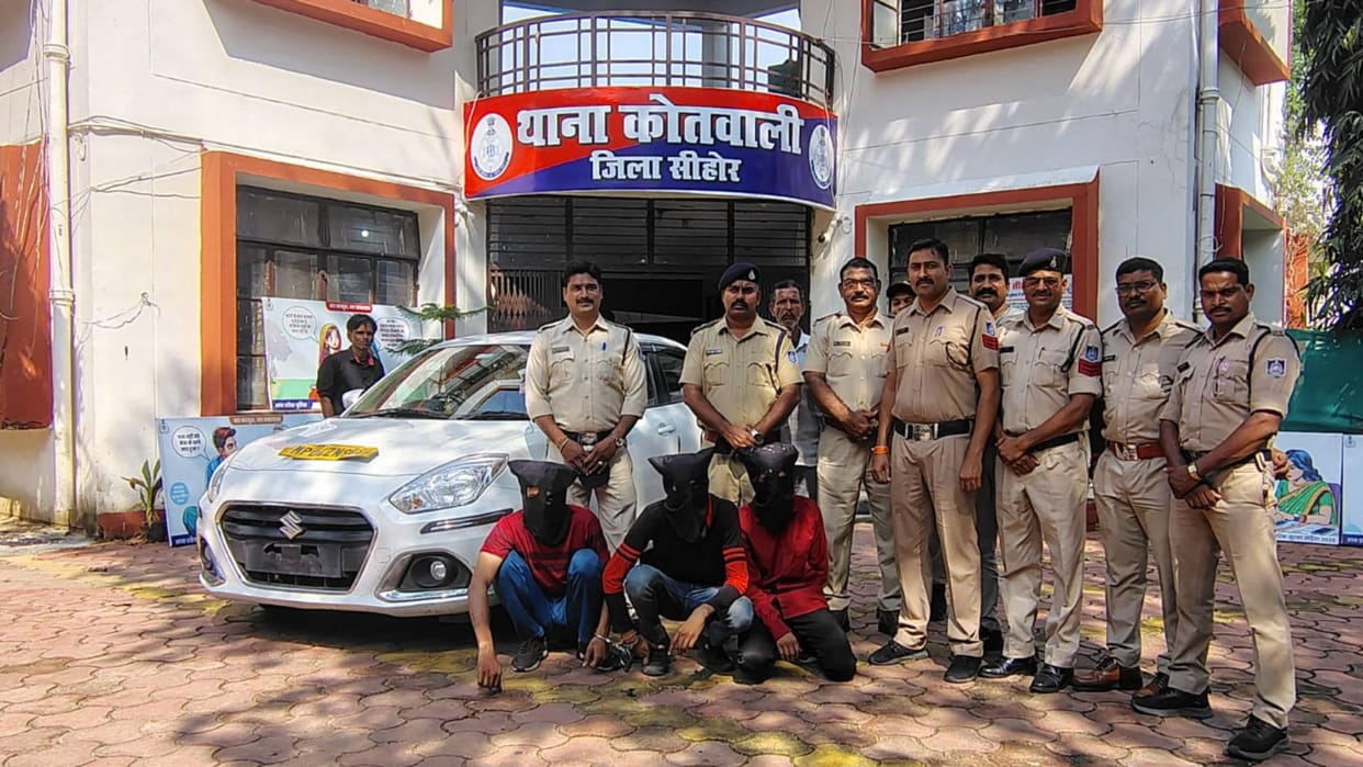 Robbery case Took a car on rent from Bhopal robbed driver in Sehore also transferred money via UPI
