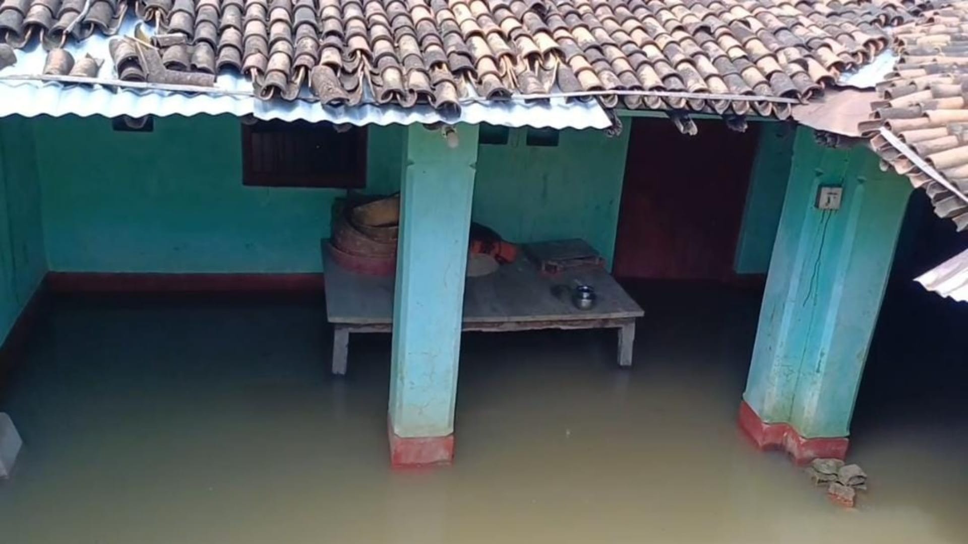 Muzaffarpur: SDRF rescued a pregnant woman trapped in flood, water level increased in Bagmati and Budhi Gandak