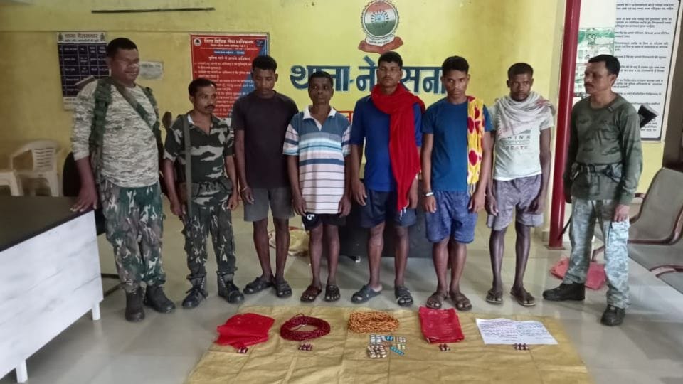 Seven Naxalites including a woman arrested in Bijapur