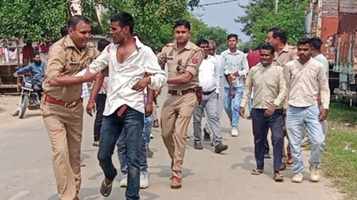 two groups clashes during bjp sadasyata abhiyan in Bareilly