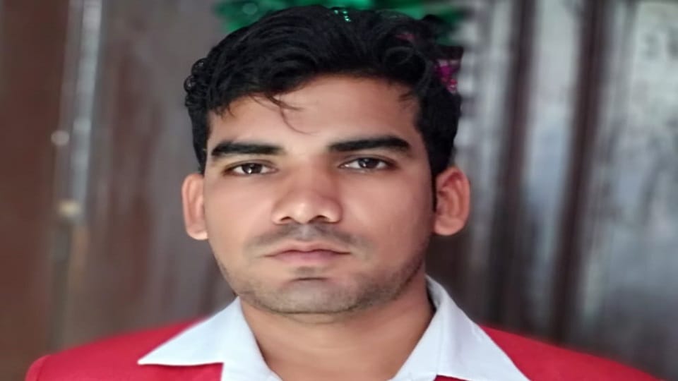 Meerut: Just for the sake of robbing a bike, killers snatched away the father's honor from two children
