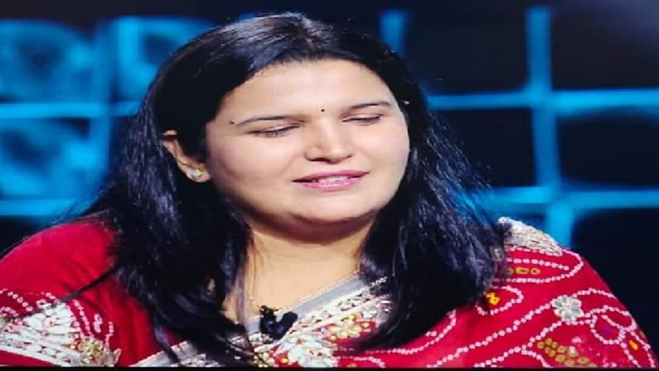 Kirti of Sonbhadra won eight lakhs in KBC, works as a manager in PNB branch of Robertsganj