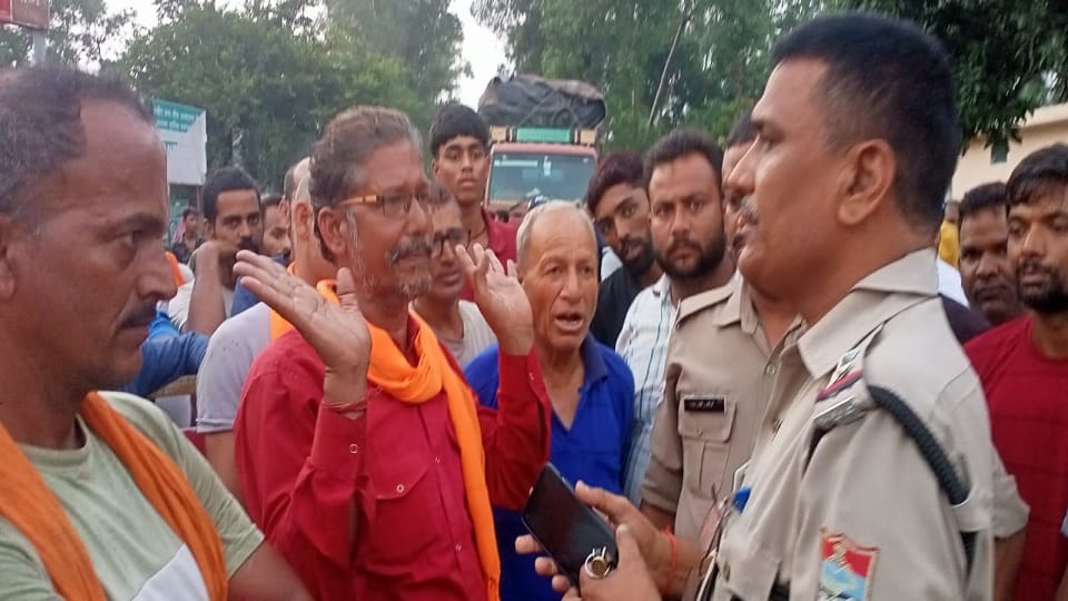 People took to the streets in protest against the objectionable post in tanakpur