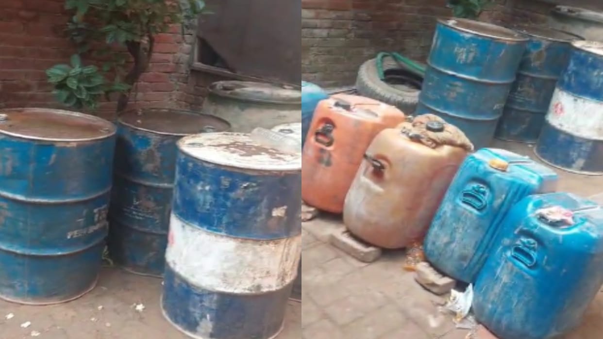 Meerut: Raid on illegal oil warehouse, large number of oil drums recovered, investigation