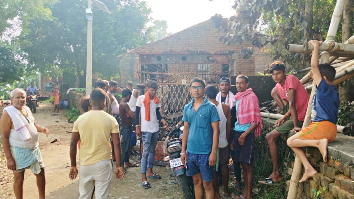 Bihar News: DJ trolley set on fire in Nalanda; Loss of lakhs, motorcycle also burnt