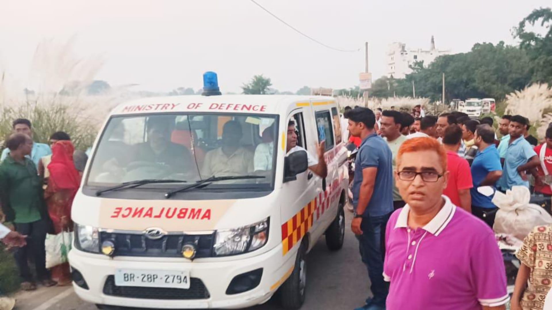 Bihar News: Truck crushed bike riding couple in Gopalganj, woman died