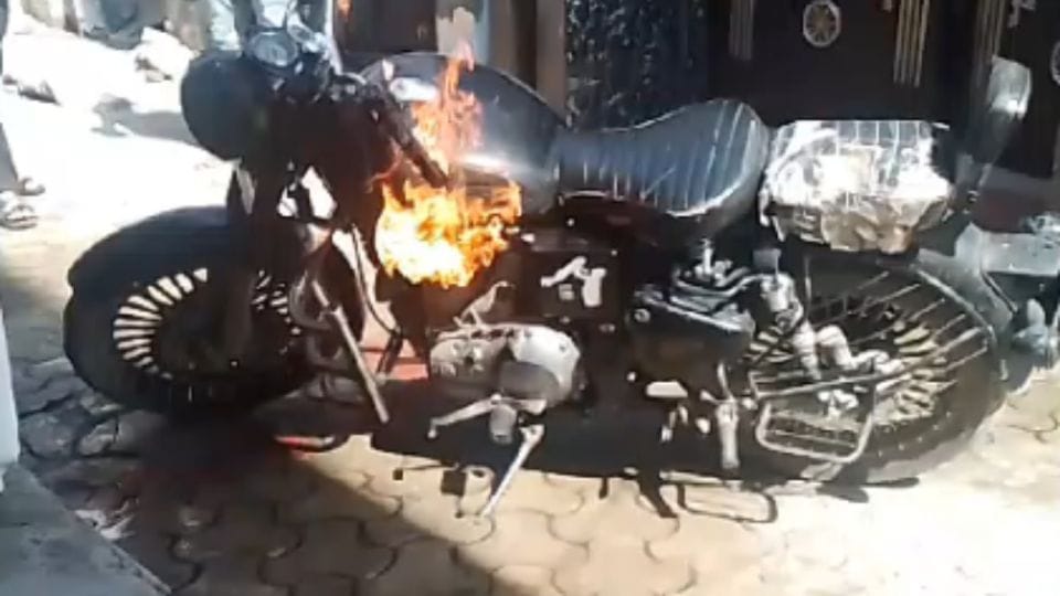 Aunt and niece injured after bullet bike tank caught fire in Ghaziabad