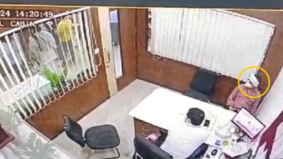 Bank robbery: The miscreant stayed in the manager's room for half an hour, the staff did not even notice