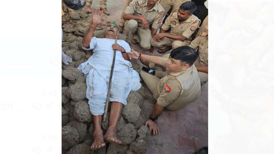 BKU protest in the police station: Elderly farmer Dalveer lay down after making a pyre of cow dung cakes
