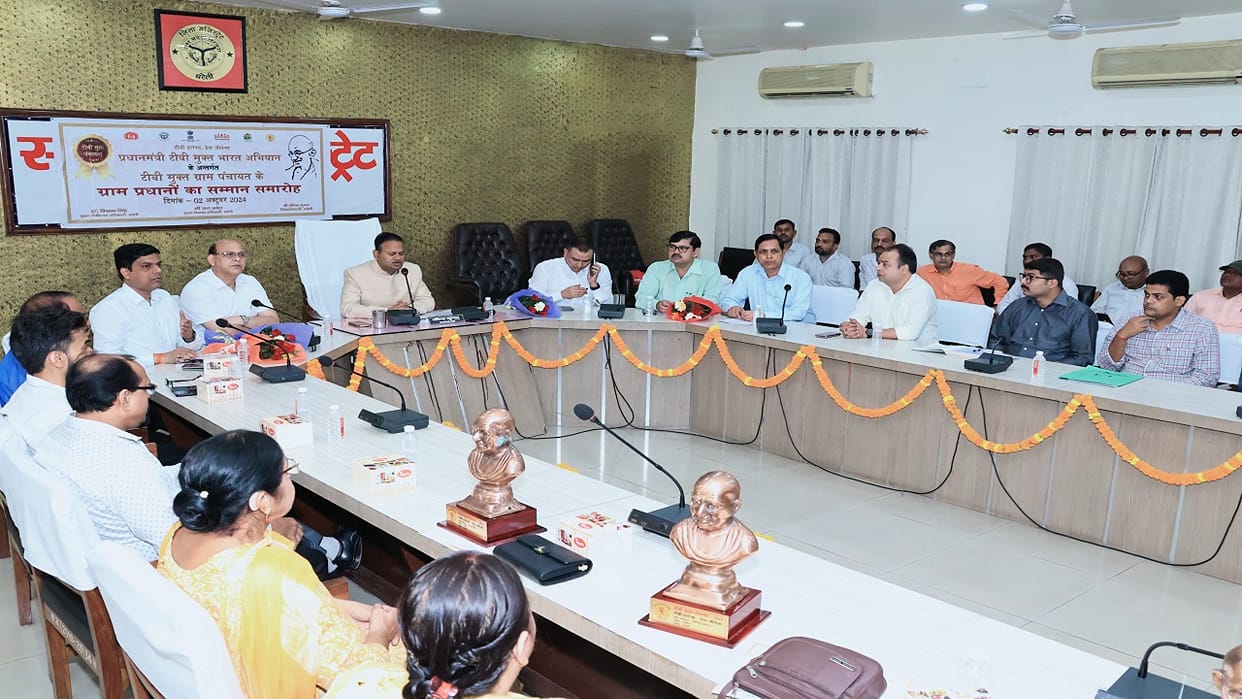 village heads of TB free Gram Panchayat were honored by DM in Bareilly