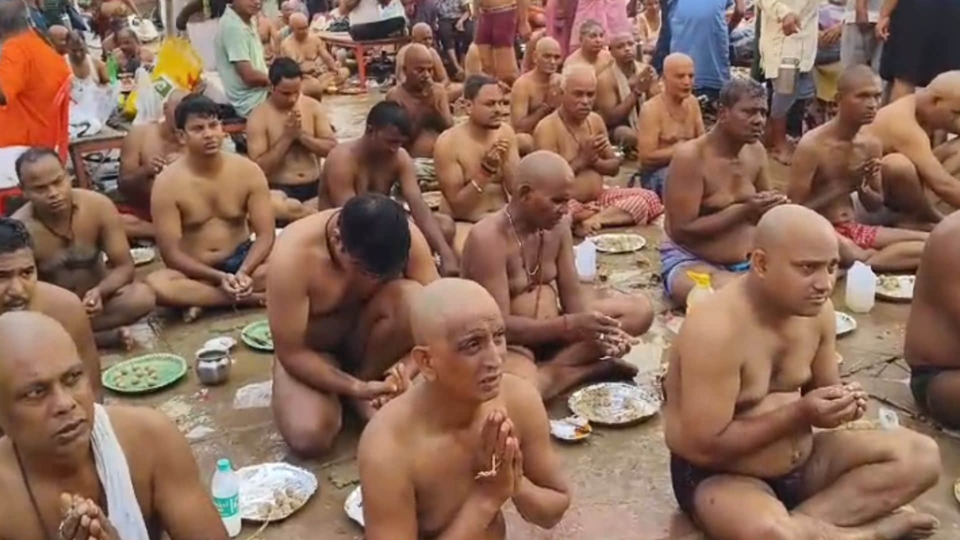 Pitru Paksha Amavasya crowd of devotees on Ganga and ponds in Kashi for Pind daan