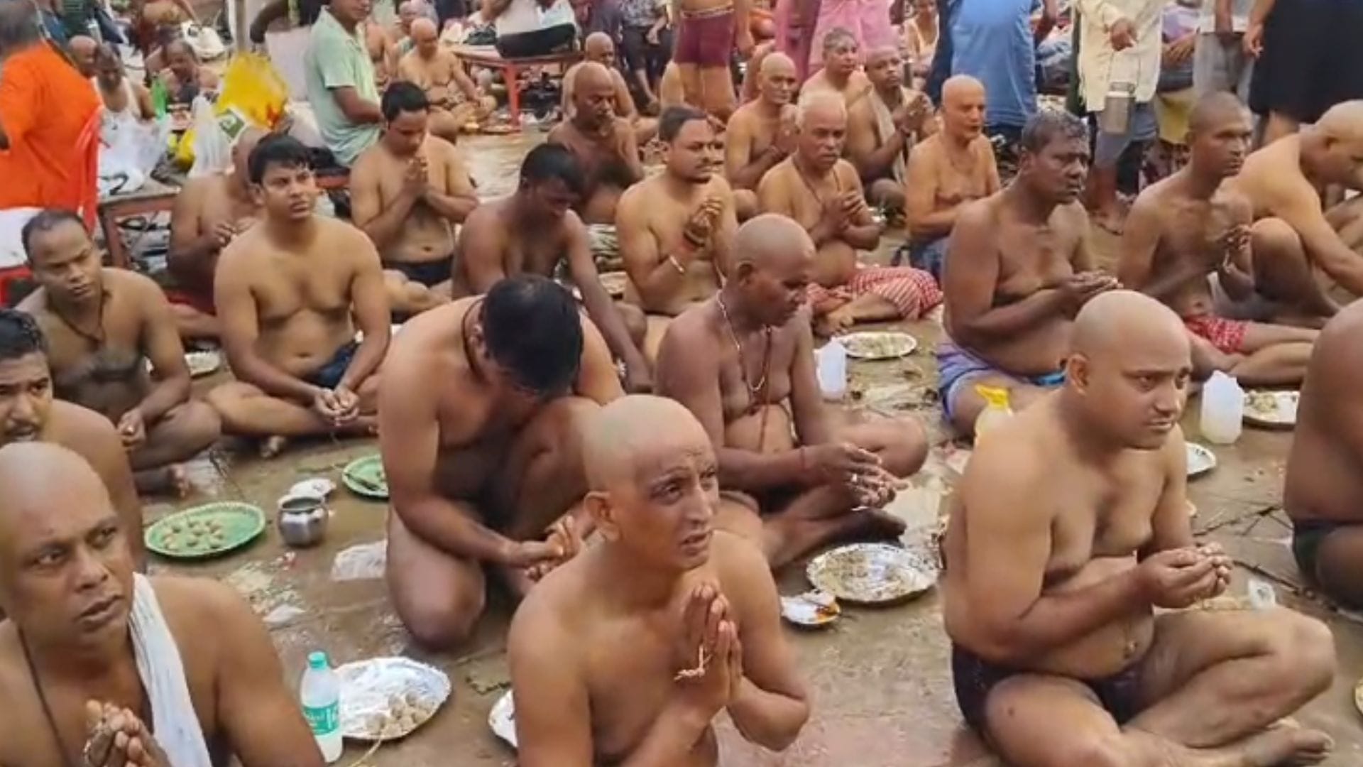 Pitru Paksha Amavasya crowd of devotees on Ganga and ponds in Kashi for Pind daan