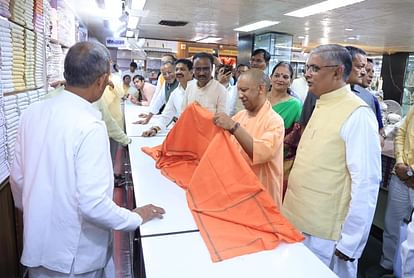 Chief Minister Yogi Adityanath paid tribute to Mahatma Gandhi.