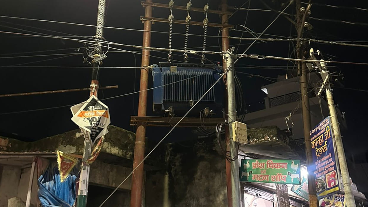 A new 250 KVA transformer was installed at Gorakhpur Jatashankar Chowk.