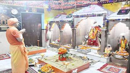 CM Yogi will worship Shakti in Gorakhpur Gorakshanath temple, will install the urn at 5 pm