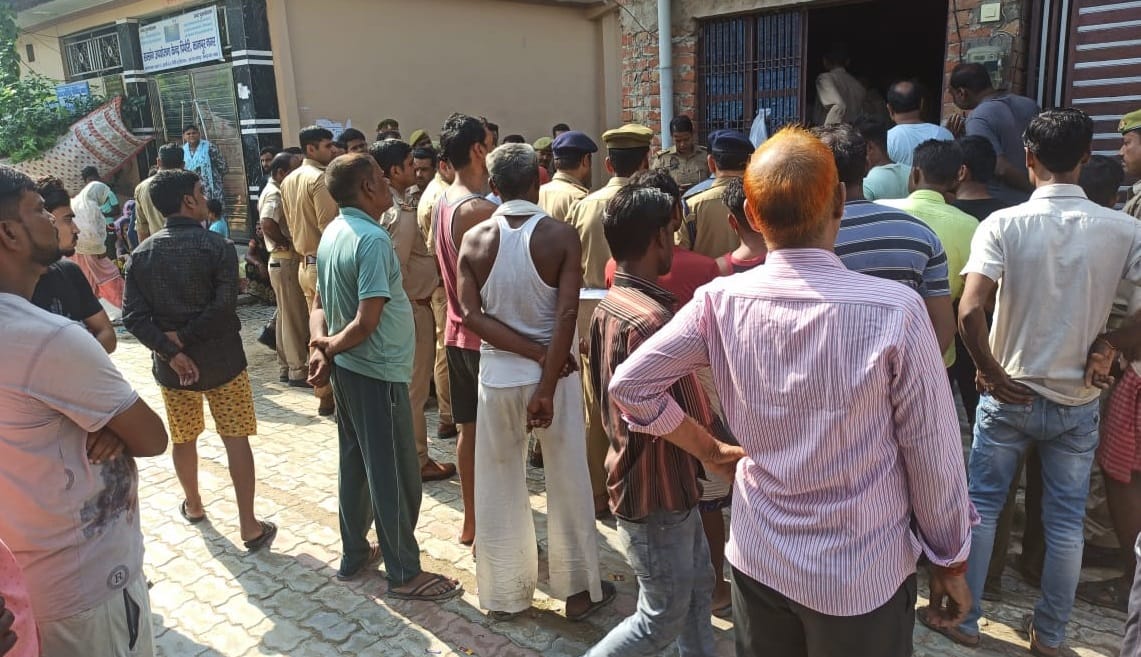Kanpur Murder, Wife murdered in property dispute, husband chopped her with axe and jumped in front of  train