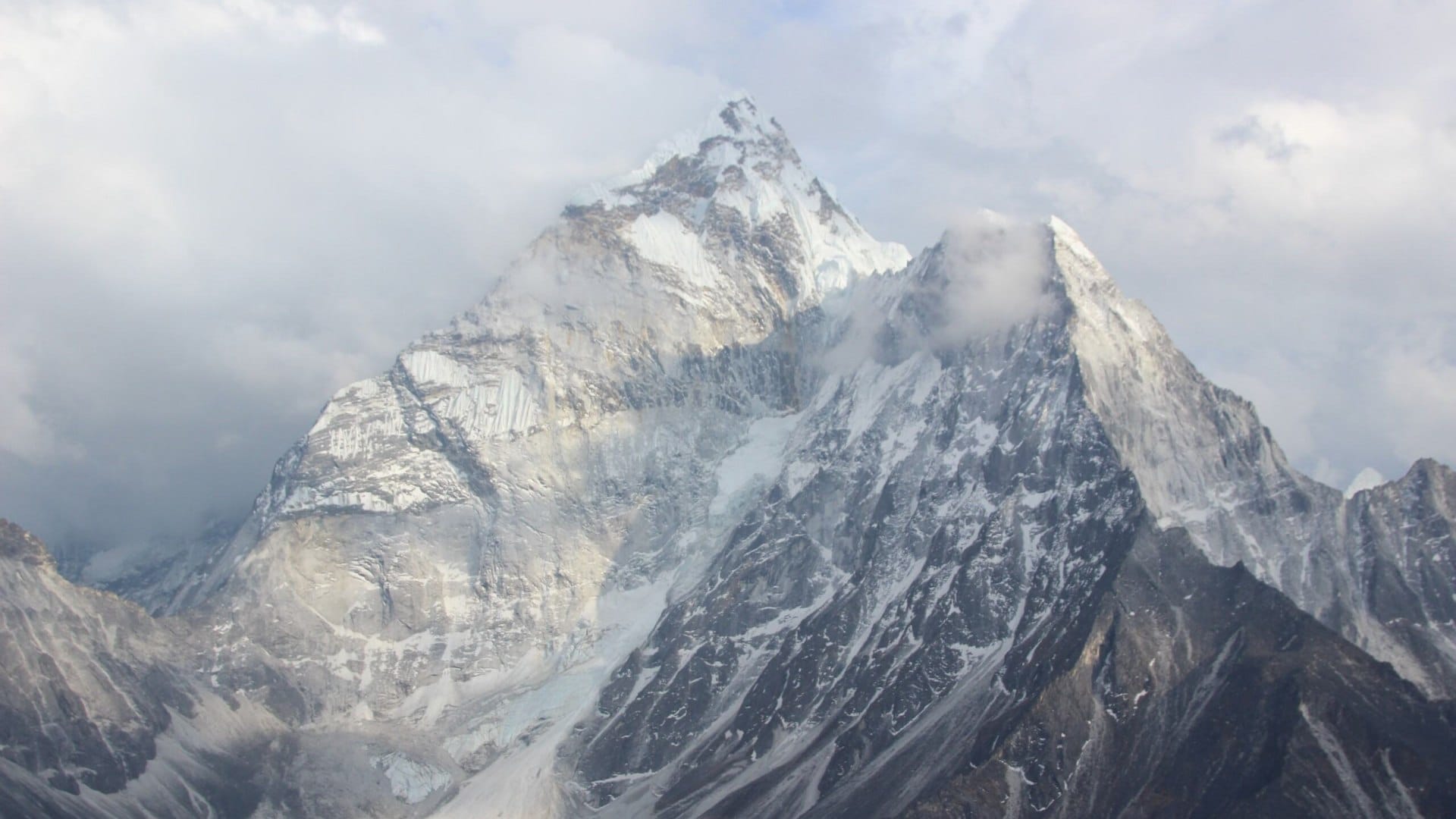 mount everest height increase weird arun kosi river is main cause or tectonic plate movement News in Hindi