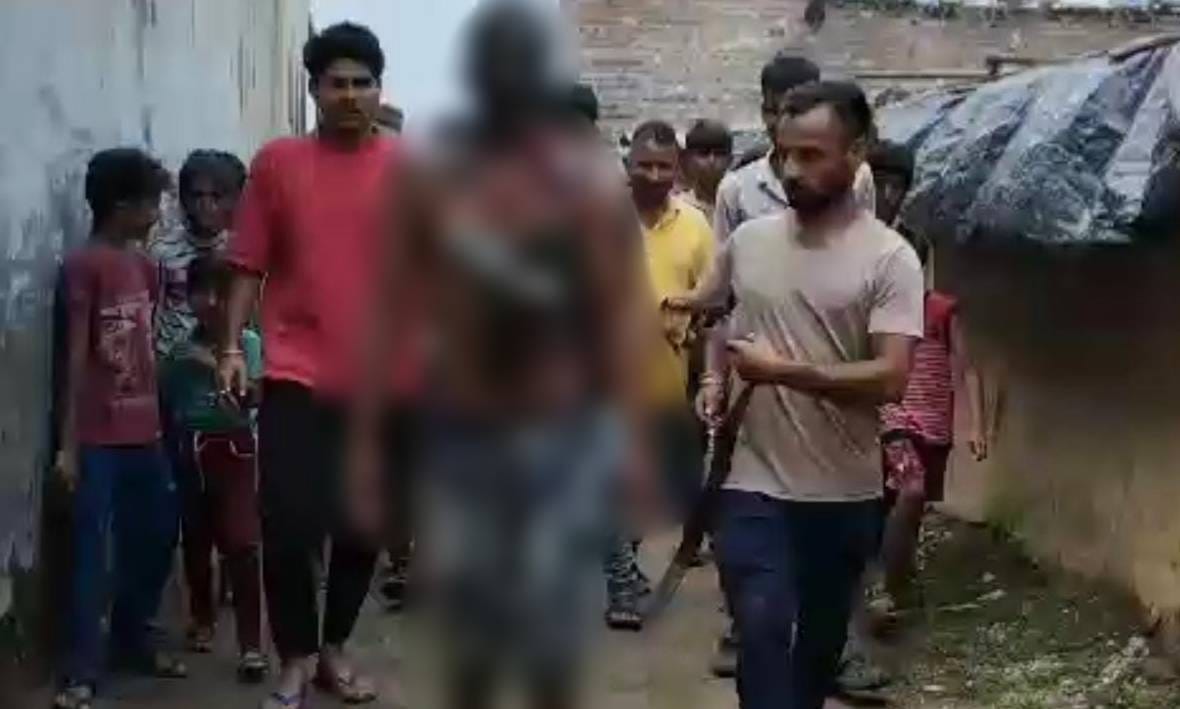 Mandsaur On charges of molesting woman young man was paraded half naked