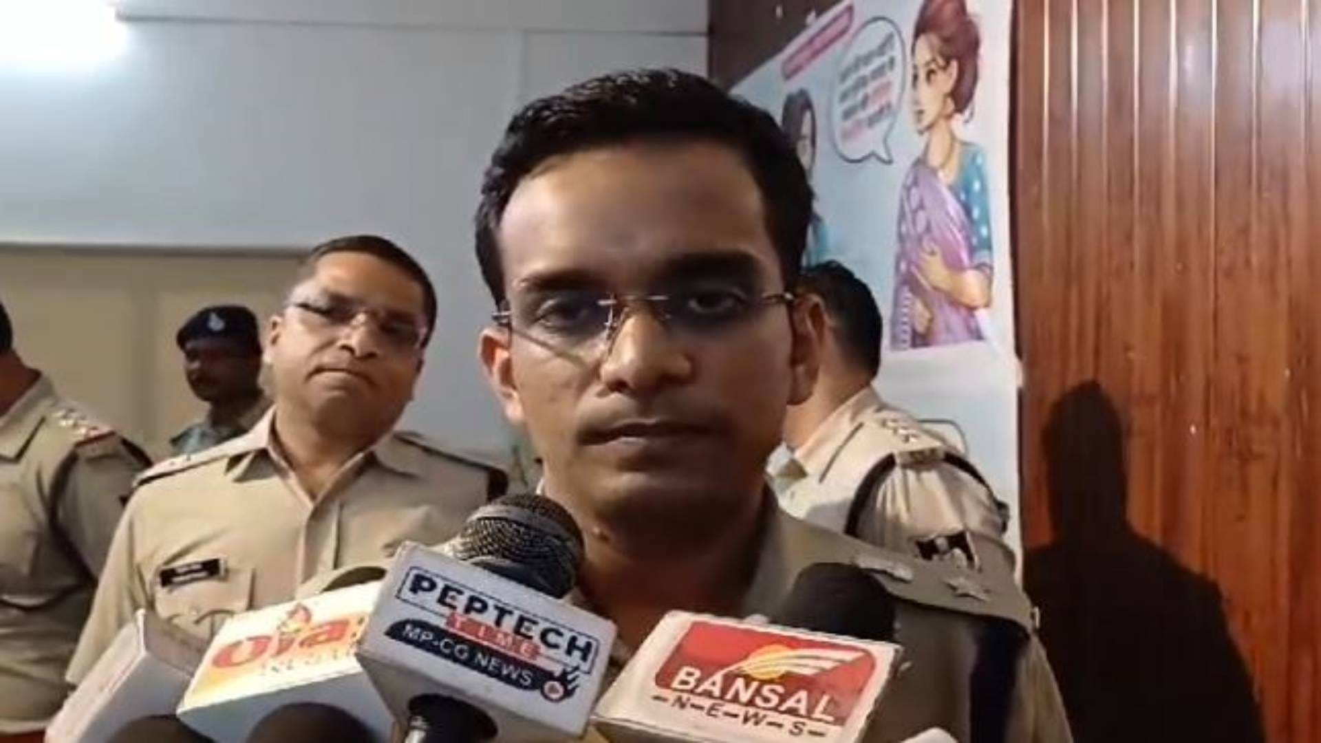 MP News New trend of hooliganism and terror in Chhatarpur youth fearlessly doing hooliganism on social media