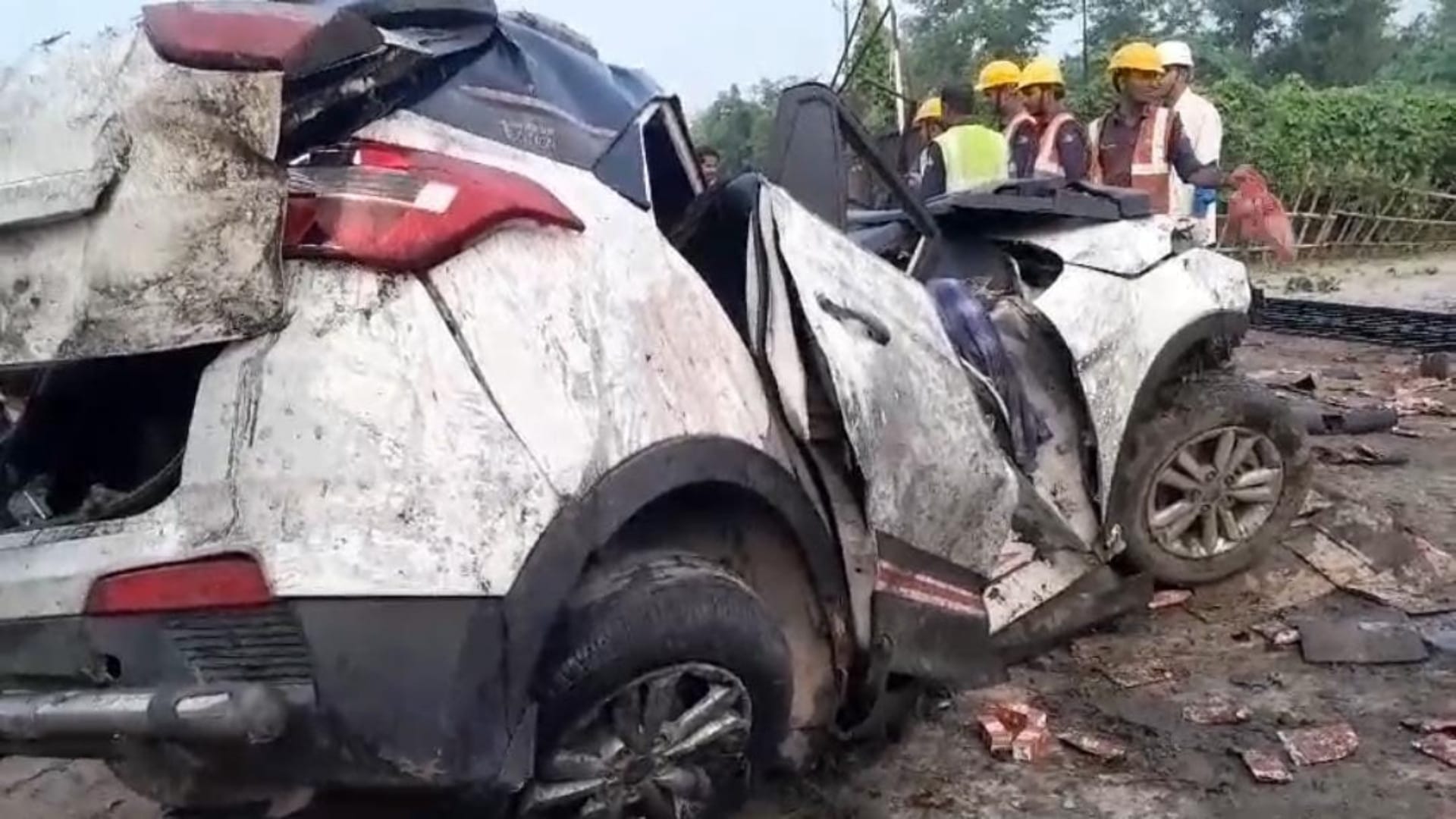 Muzaffarpur News: A horrific collision between a luxury car loaded with liquor; two people died on spot