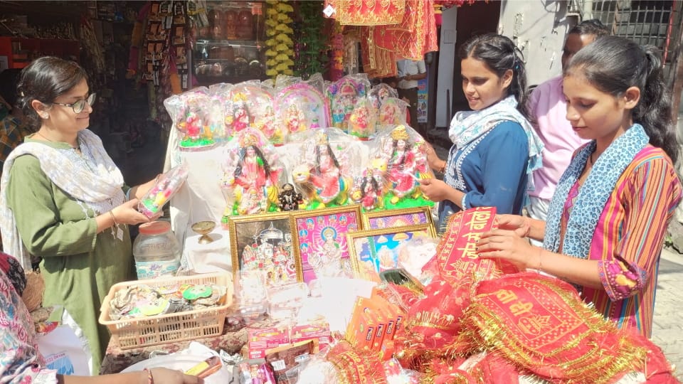 Shardiya Navratri 2024 Know two auspicious time for Ghatasthapana keep these things in mind For puja