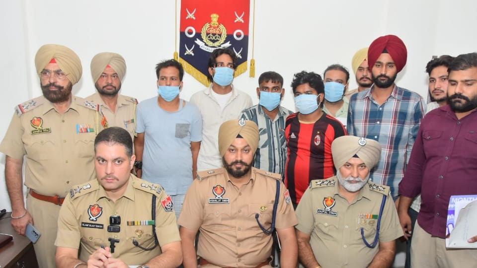 5 arms smugglers arrested in Amritsar 5 pistols and 30 cartridges recovered