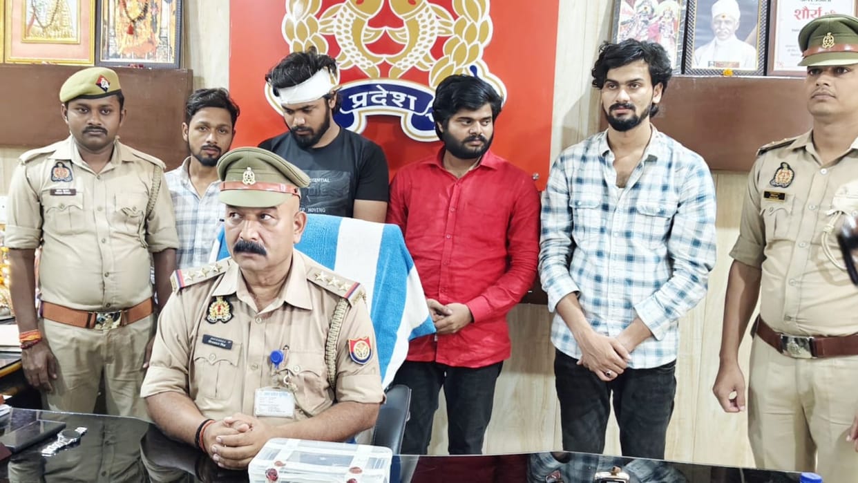 Varanasi police arrested four Accused student for Pistol waved in BHU Trauma Center