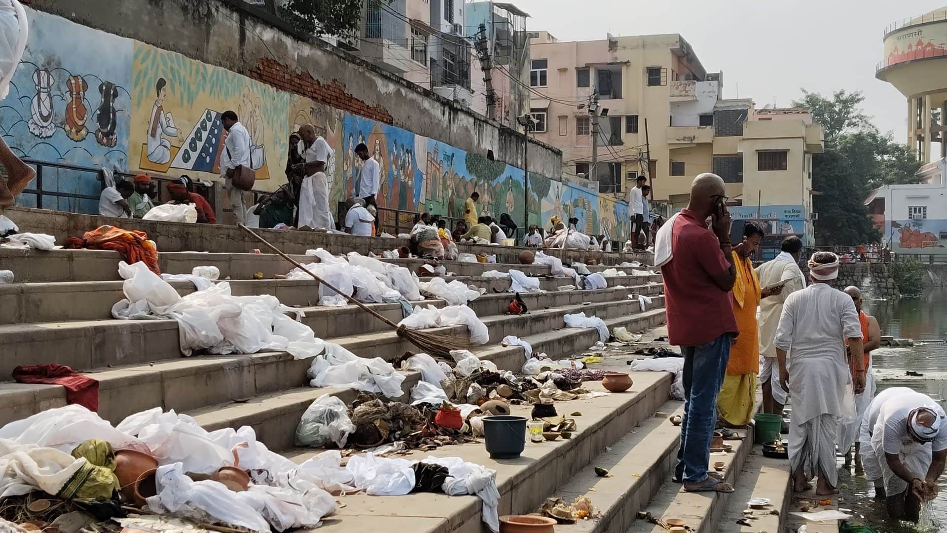 Pitru Paksha Amavasya crowd of devotees on Ganga and ponds in Kashi for Pind daan