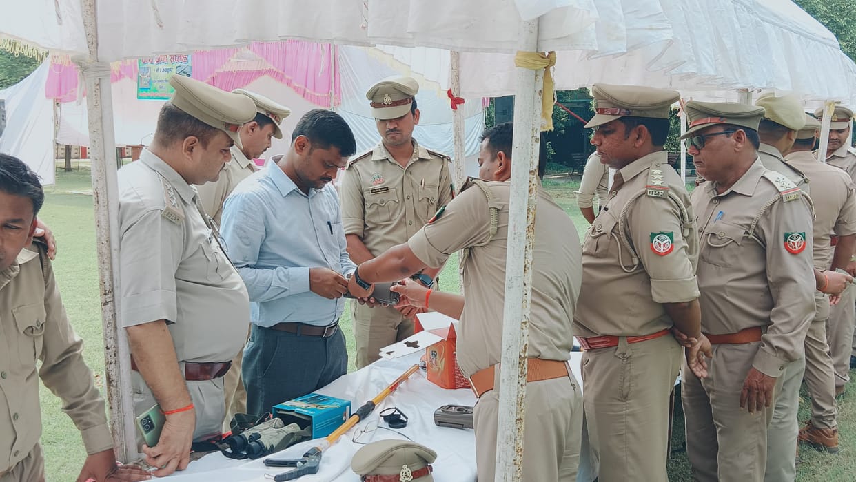 An exhibition of wildlife rescue equipment was held in Mini Zoo in varanasi