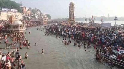 Sarva Pitru Amavasya 2024 Devotees take holy dip at Har Ki Pauri in Haridwar on Sarva Pitru Amavasya