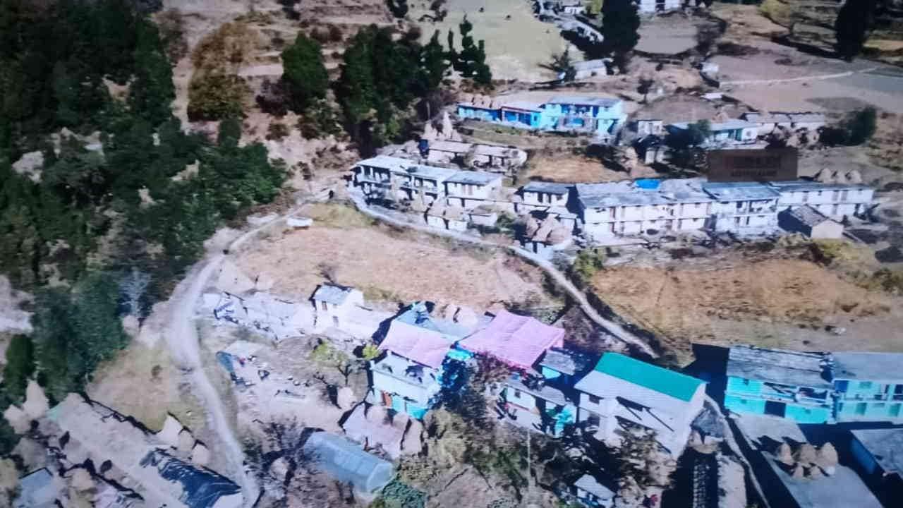 Water started seeping out near houses in Purana village and cracks have widened in 15 houses Deval Chamoli