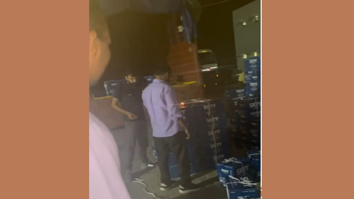Excise department caught a truck full of liquor near Jat Guwani in Narnaul, 300 boxes recovered