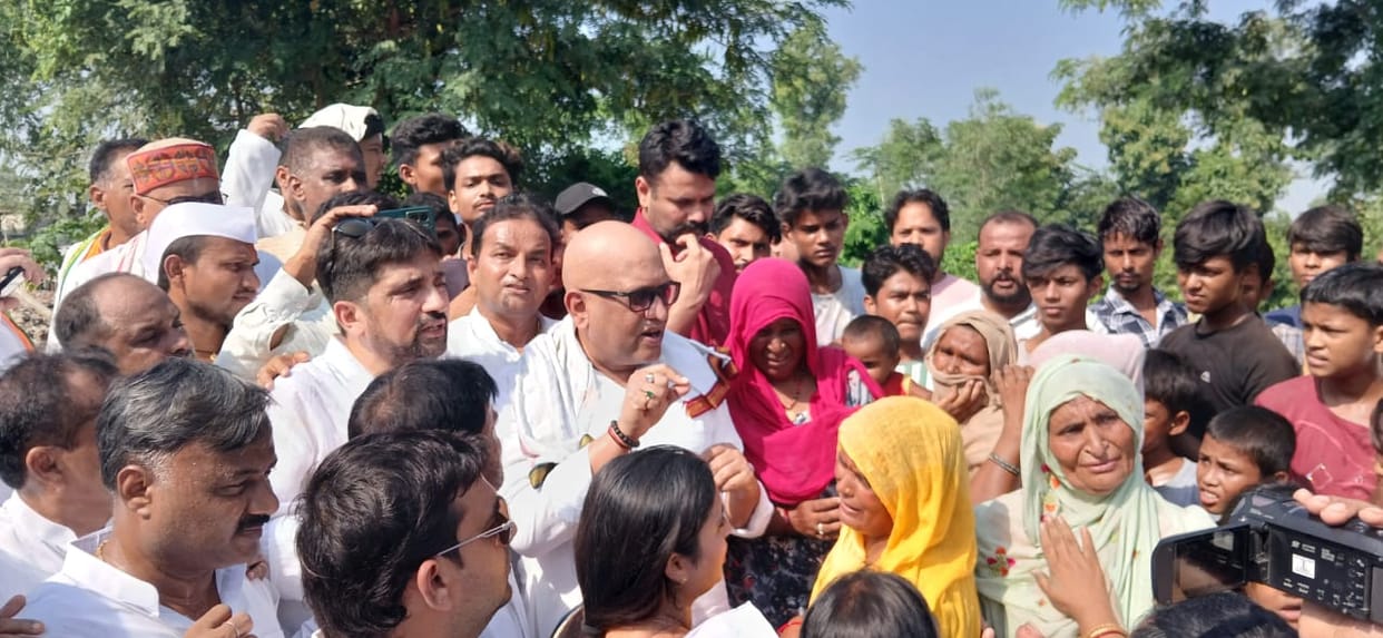 UP Congress chief Ajay Rai says government should give the houses to poor first.