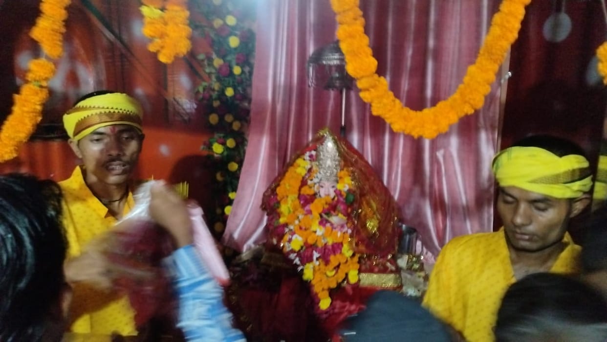 Amethi News: The king and the ministers were surprised to see the statue emerging from the ground.