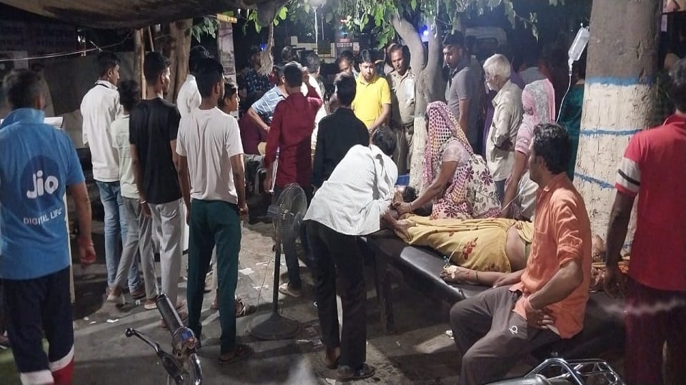UP News: 250 people sick from eating kuttu ka atta in Bijnaur, less beds in government and private hospitals